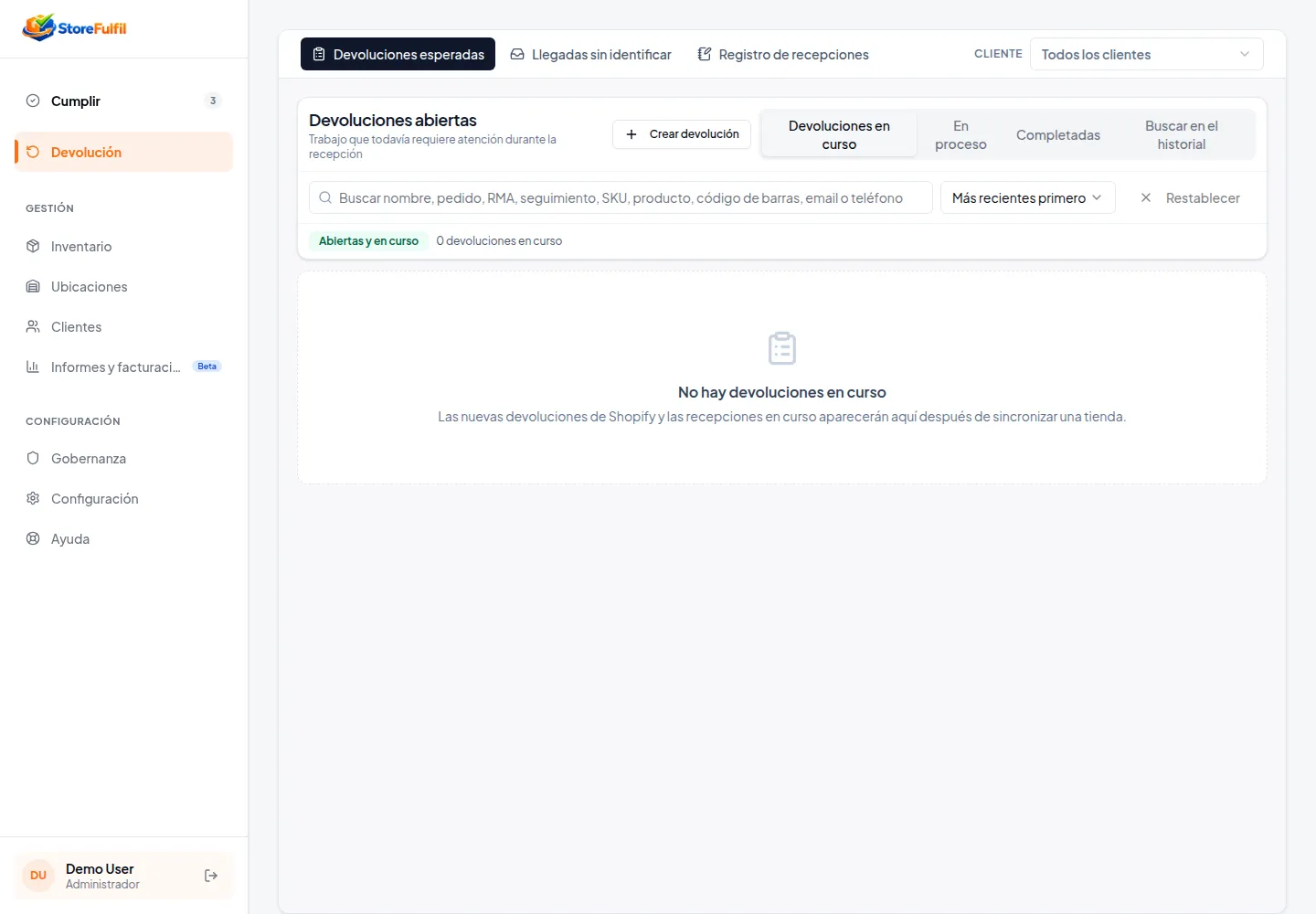 Pantalla de devoluciones de StoreFulfil con devoluciones abiertas, datos de clientes y artículos anonimizados