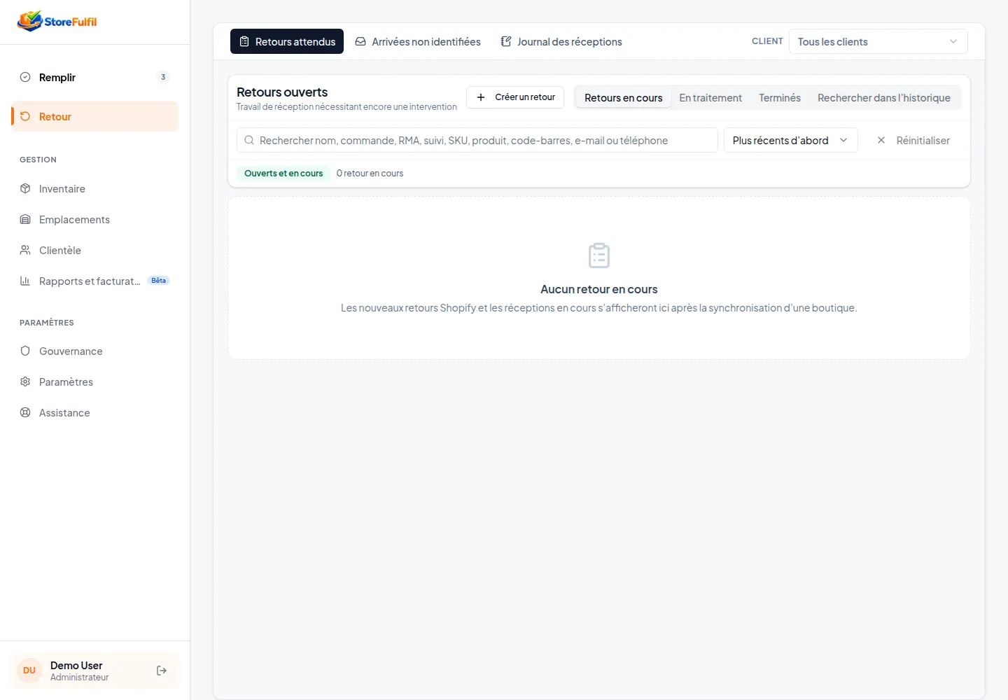 Écran des retours de StoreFulfil avec les retours ouverts, données clients et articles anonymisées